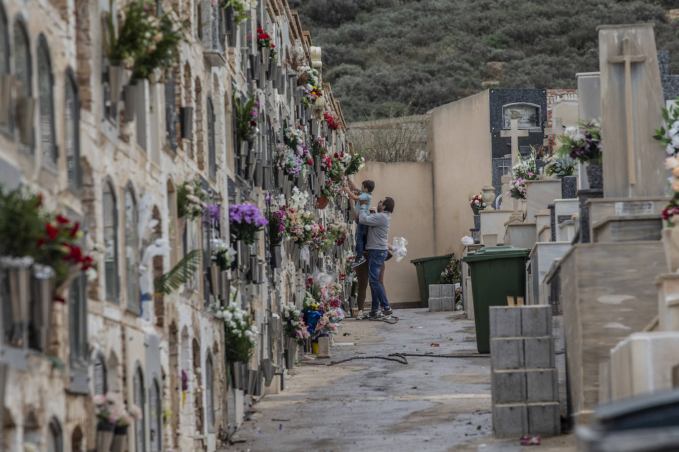Preparativos en el cementerio de Los Remedios de Cartagena