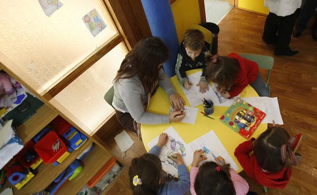 Familias con ingresos de hasta 50.000 euros podrán pedir el 'Cheque guarde'