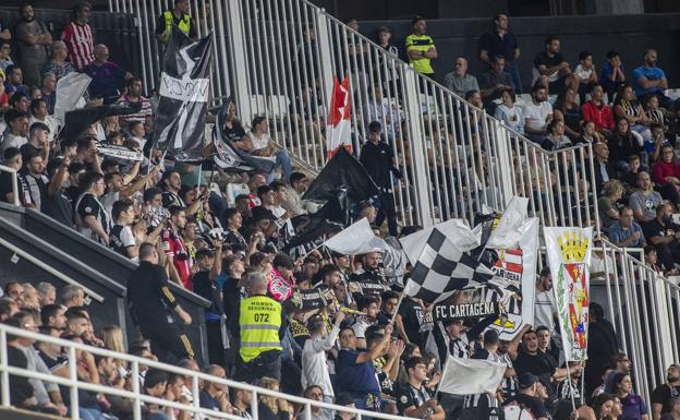 Expulsados siete abonados por la trifulca con los ultras del Granada