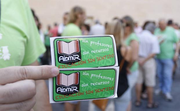 El juez obliga a dejar fijos en sus puestos a cuatro docentes interinos murcianos