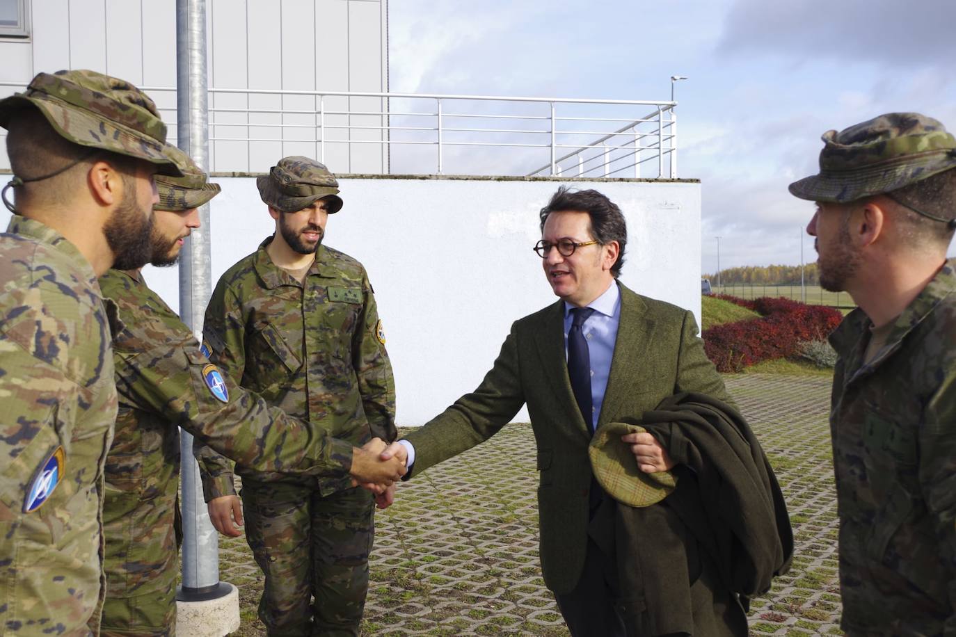 Artilleros de Cartagena desplazados a Letonia protegen la capital de posible ataques rusos