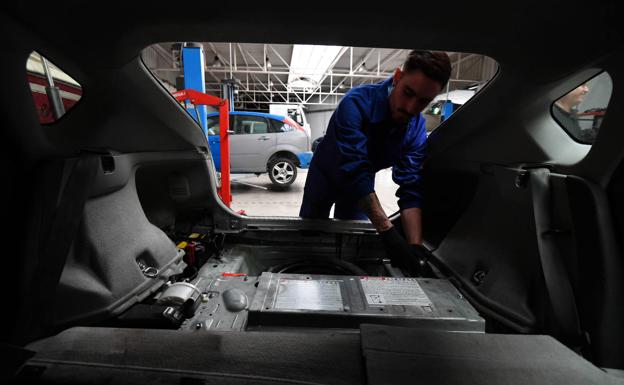 La venta de coches de combustión se desploma en la Región de Murcia un 68% en solo tres años