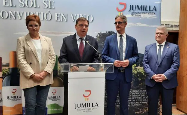 Minister Luis Planas intervenes during his visit to Jumilla.