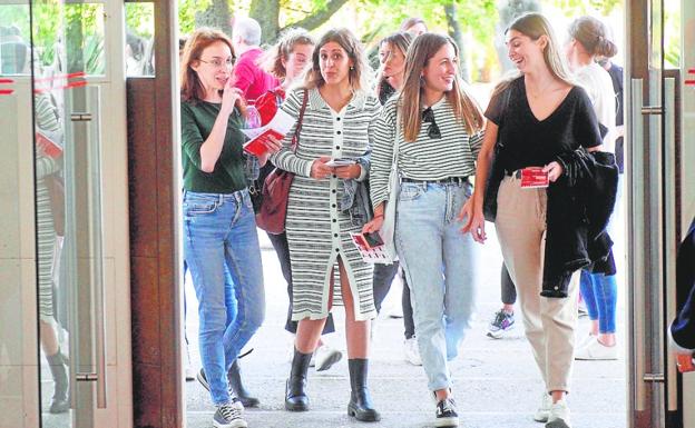 Recepción a los nuevos maestros en el Auditorio Víctor Villegas de Murcia