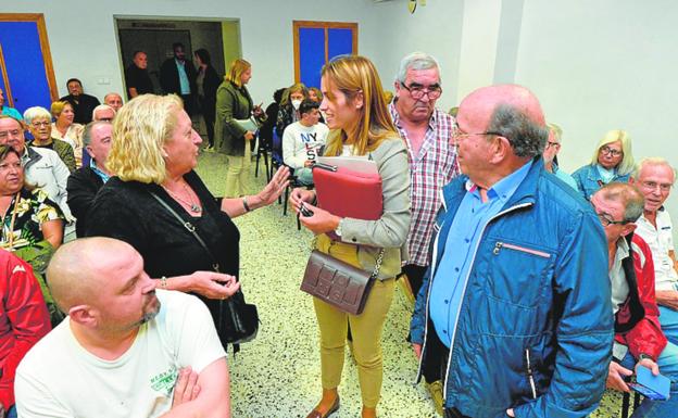 Los vecinos del barrio murciano de Vistabella, inquietos ante la próxima pérdida de aparcamientos