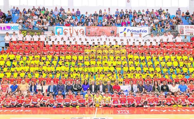 Brillante presentación del CD Murcia de fútbol sala en el Príncipe de Asturias