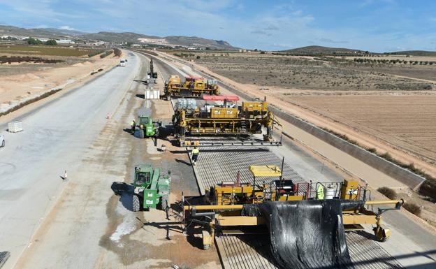 El Ministerio finalizará la autovía del Altiplano antes del verano