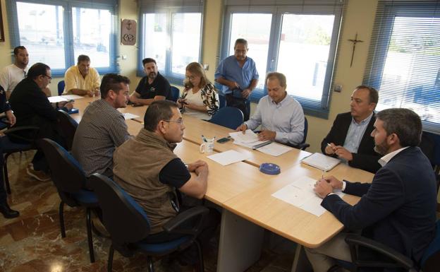 Los pescadores y la Comunidad ofrecen alternativas en los métodos de captura para evitar la reducción de días de faena