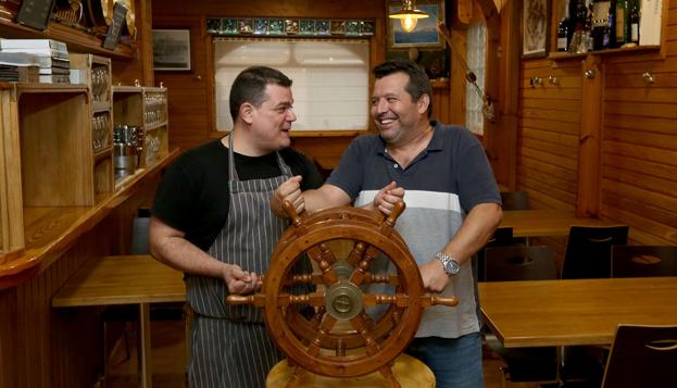 Vuelve El Poli a Águilas con dos capitanes