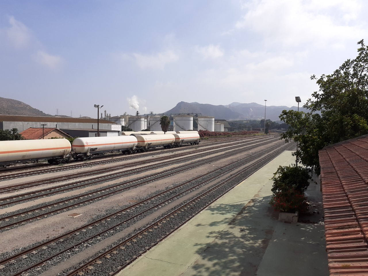 Adif avanza en la mejora de la conexión entre la terminal de mercancías y la dársena de Escombreras (Cartagena)