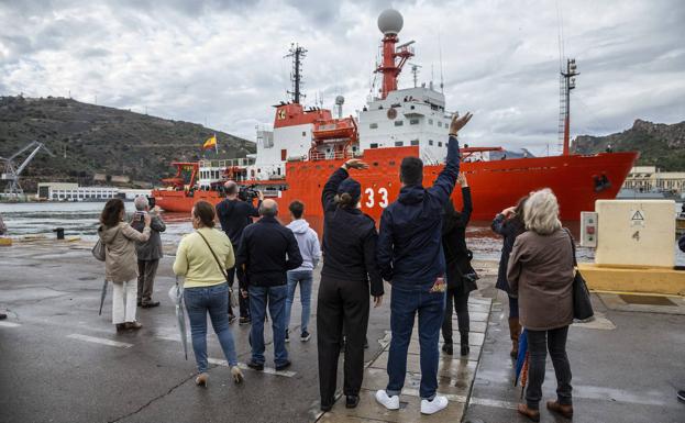 El 'Hespérides' se blinda contra la Covid en su salida a la Antártida desde Cartagena