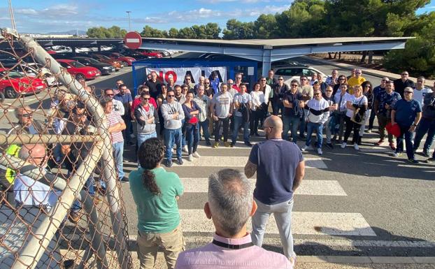 La plantilla de Sabic recela del anuncio de un ERTE y ve un «futuro incierto» a la empresa