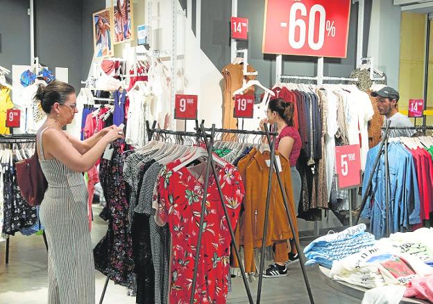 Las ventas de ropa en la Región siguen lejos del nivel prepandemia