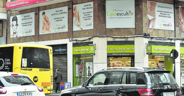 Abren juicio a una falsa cirujana por una liposucción que acabó en la UCI en Murcia