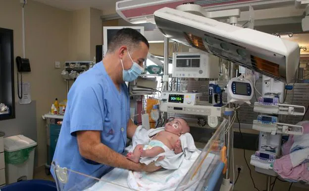 A nurse takes care of Julieta in the neonatal ICU of La Arrixaca