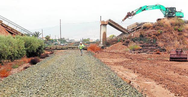 Adif presenta al alcalde de Lorca el proyecto definitivo del Corredor Mediterráneo