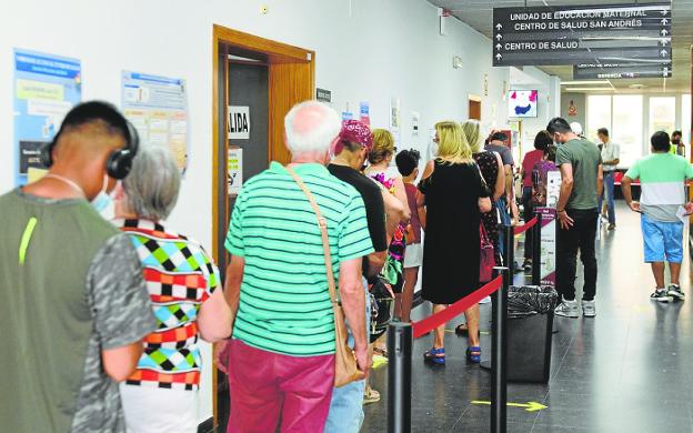 Los médicos ven insuficientes los gestos de la Comunidad y mantienen su órdago