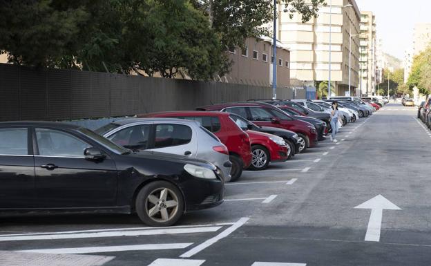 Cuánto tiempo puede estar tu vehículo parado en doble fila para que no te multen