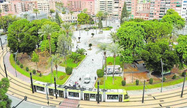 El tranvía hacia El Carmen rompe la unidad de voto de PSOE y Podemos en el Congreso
