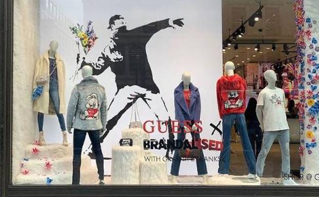 Banksy anima a llevarse ropa de una tienda por usar sus graffitis sin permiso