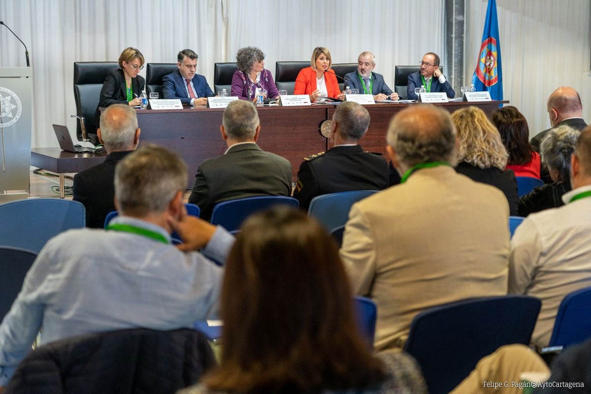 Expertos en patrimonio aconsejan en Cartagena cómo reducir el impacto de equipos para energías renovables