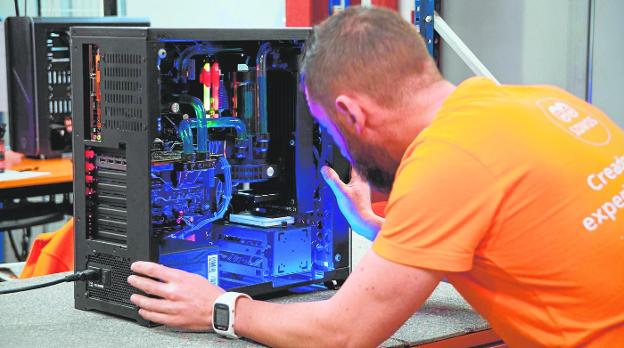 Las familias murcianas se gastaron 133 millones en ordenadores bajo la Covid