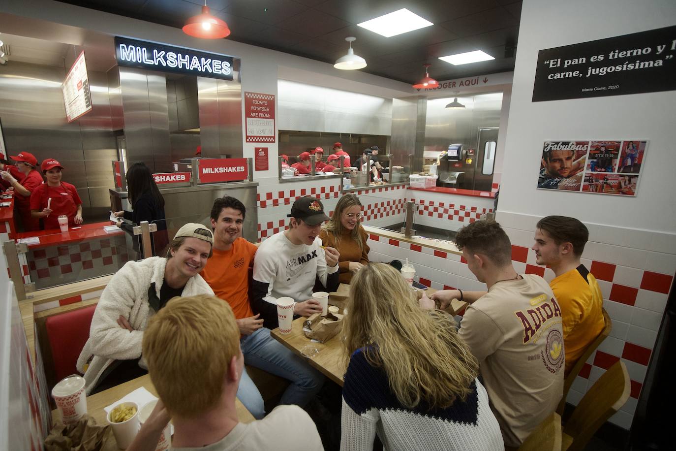 Las imágenes de la apertura de Five Guys en Murcia