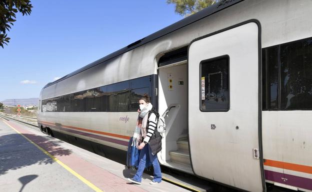 El viaje con paradas en todas las estaciones puede alargarse a las 3 horas y 20 minutos