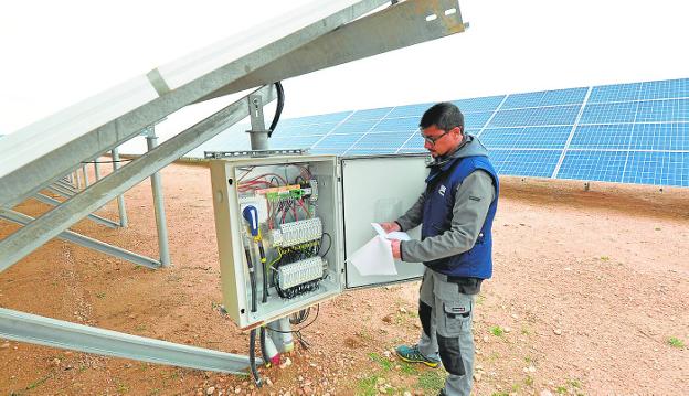 La tramitación burocrática pone en riesgo 37 plantas fotovoltaicas en la Región de Murcia