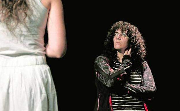 Ana Barceló pone hoy en escena, en el Teatro Ciro de Murcia, 'En la soledad de los campos de algodón'