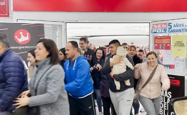 Embargosalobestia revienta el Black Friday con su campaña de muebles a un euro