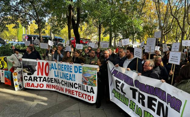 Protesta en Madrid a favor del tren por Cieza y Hellín