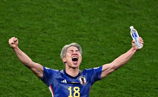The Japanese player, Takuma Asano, celebrating the victory against Germany.