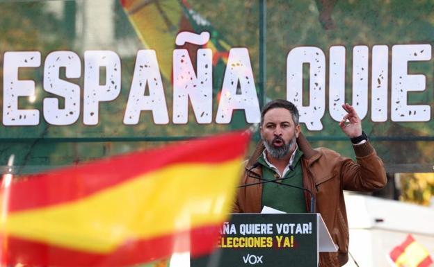 Abascal acusa a Montero de estar «enloquecida» por sus «políticas criminales»