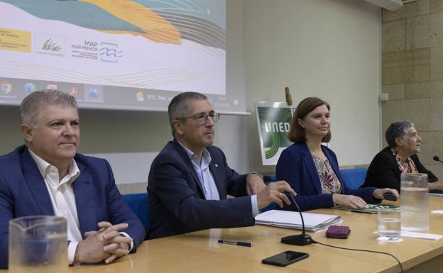 Hugo Morán convocó en Ferraz, el día antes del Consejo, a los socialistas de La Mancha, Murcia y Valencia