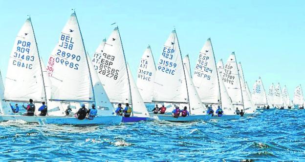 El Trofeo Armada reúne a 80 snipes en Santiago de la Ribera