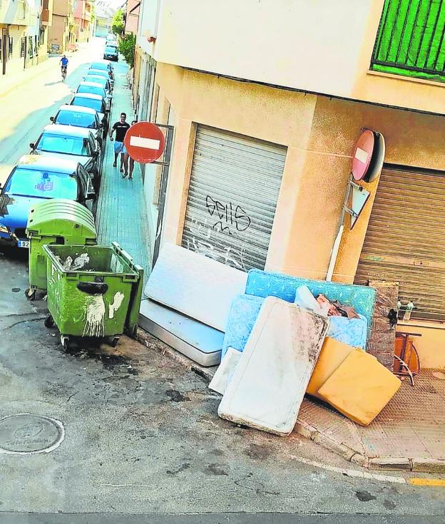Un centenar de vecinos reclaman mejoras y calles más limpias en San Pedro