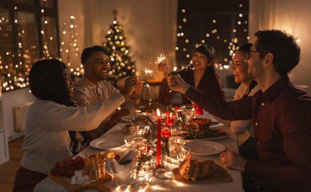 Cómo quitar las manchas de vino y aceite del mantel de Navidad