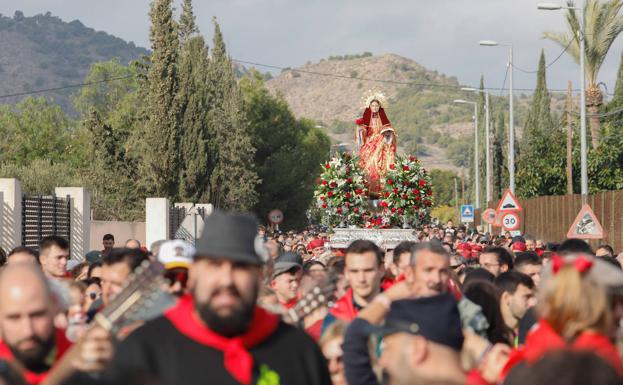 La Santa reúne a 10.000 romeros en su bajada a Totana tras el parón de la pandemia