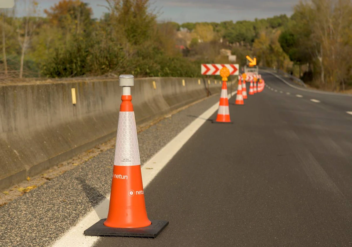 This is how the cones work that prevent accidents on roads under ...