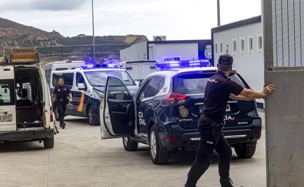 Detienen a dos 'pateristas' que trasladaron a ocho inmigrantes hasta la costa de la Región de Murcia