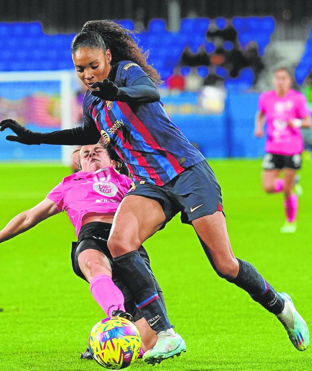 Paseo del líder Barça ante un pobre Alhama