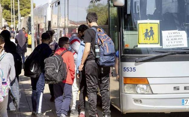 200 agentes de la Guardia Civil de la Región de Murcia controlarán esta semana autobuses escolares para garantizar la seguridad