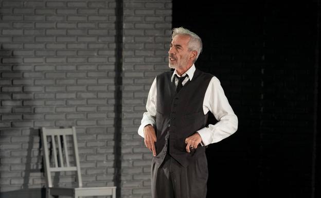 Imanol Arias, acatarrado, borda a Willy Loman en el Romea