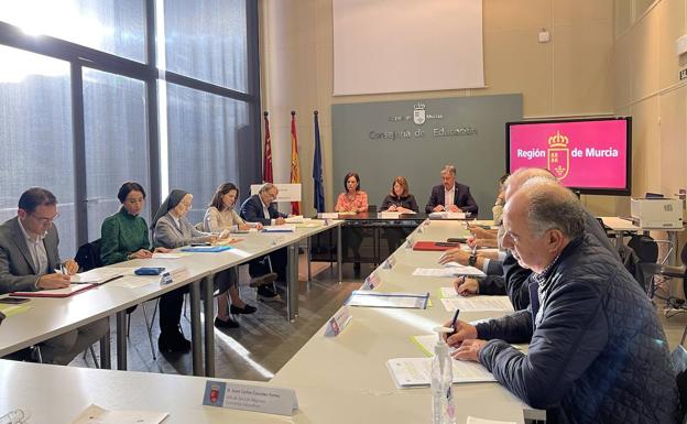 Educación renueva sus convenios con el personal de la concertada hasta 2029