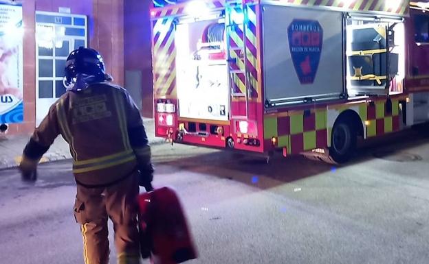 Un incendio en una casa de Yecla deja tres vecinos con quemaduras