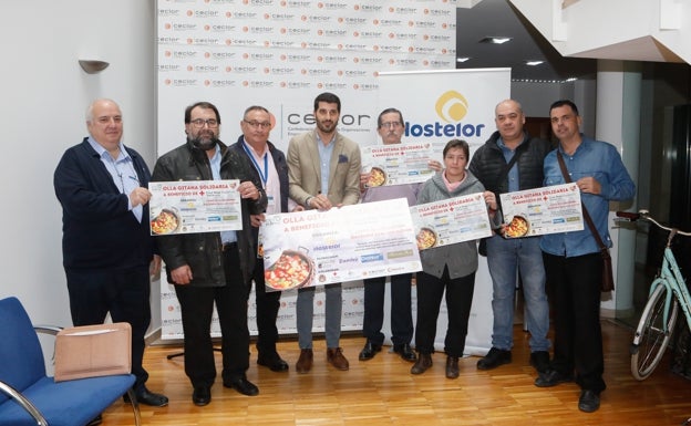 Una decena de cocineros lorquinos elaborarán 600 raciones de olla gitana a favor de Cruz Roja