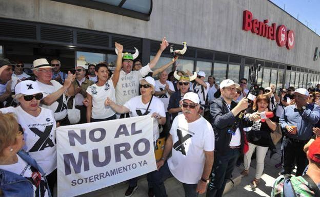 El PP vota por segunda vez contra la medalla de oro de Murcia para la Plataforma Pro Soterramiento