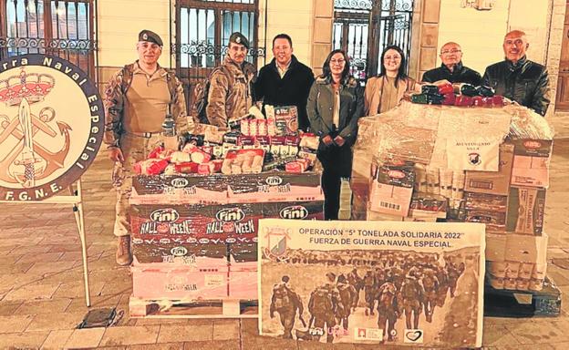 La Armada entrega un cargamento solidario al Ayuntamiento de Mula
