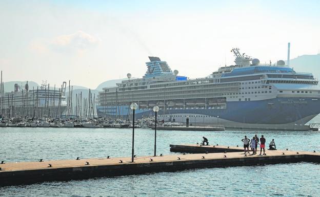 El Puerto de Cartagena conectará los cruceros a la red eléctrica para reducir las emisiones durante sus escalas